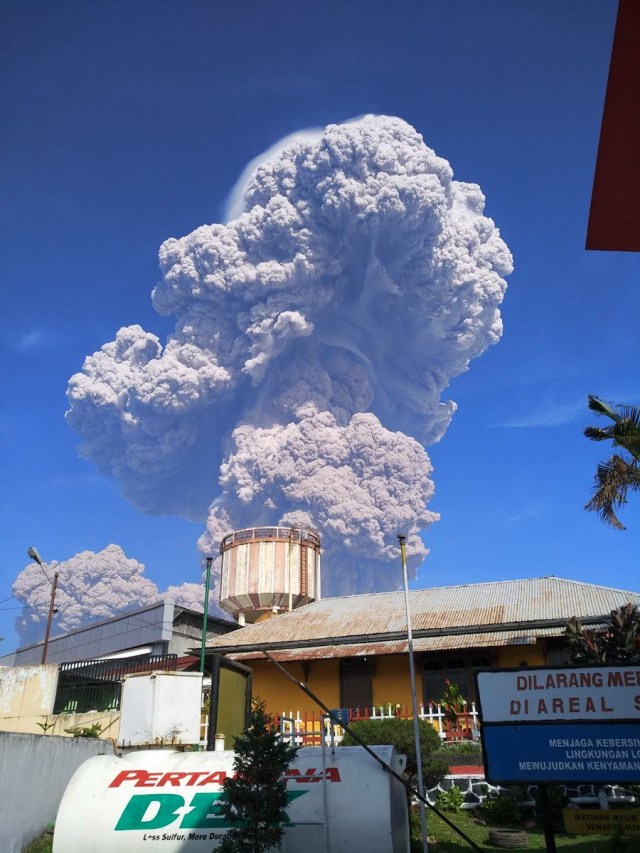 Dampak erupsi Gunung Sinabung. (Foto: Twitter @Sutopo_PN)