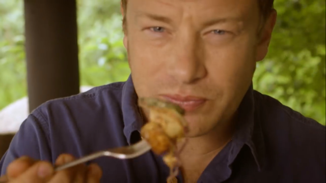 Gado-gado jadi makanan favorit Chef Jamie. (Foto: Youtube Official Jamie Oliver)