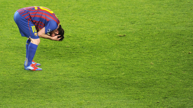 Lionel Messi gagal mengeksekusi penalti. (Foto: Pierre-Philippe Marcou/AFP)