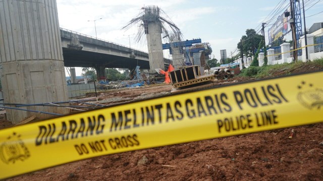 Tiang Girder Ambruk di Jalan D.I Pandjaitan. (Foto: Iqbal Firdaus/kumparan)