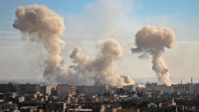 Serangan jet Suriah di Ghouta. (Foto: AFP/Hamza Al-Ajweh)