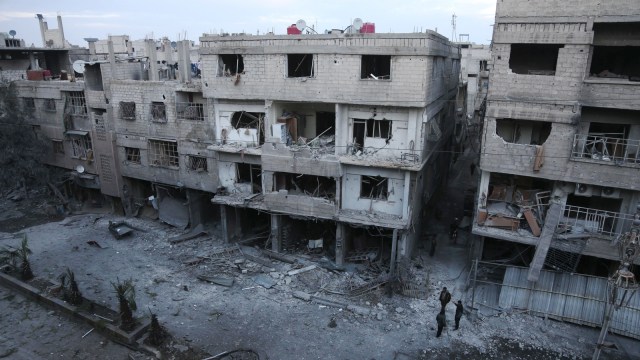 Serangan jet Suriah di Ghouta (Foto: AFP/Abdulmonam Eassa)