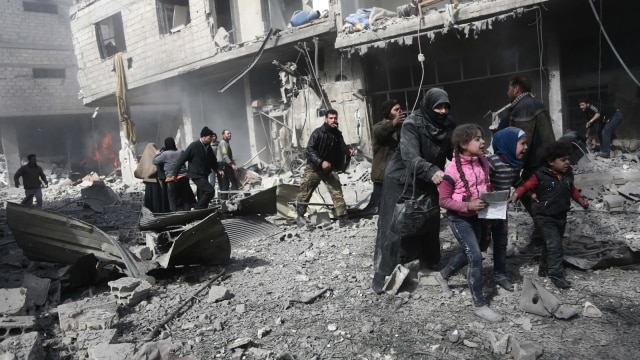 Serangan jet Suriah di Ghouta (Foto: AFP/Abdulmonam Eassa)