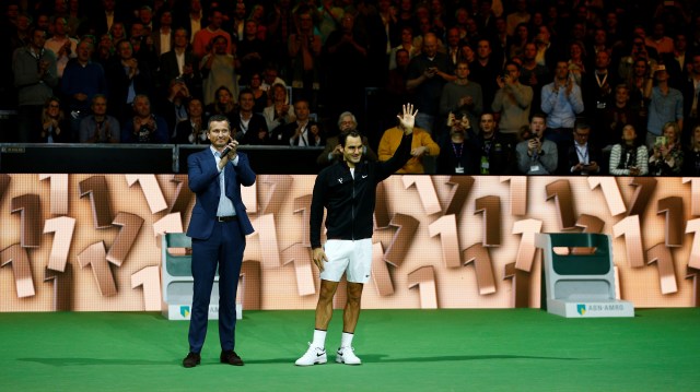 Federer diumumkan sebagai petenis peringkat satu. (Foto: REUTERS/Michael Kooren)