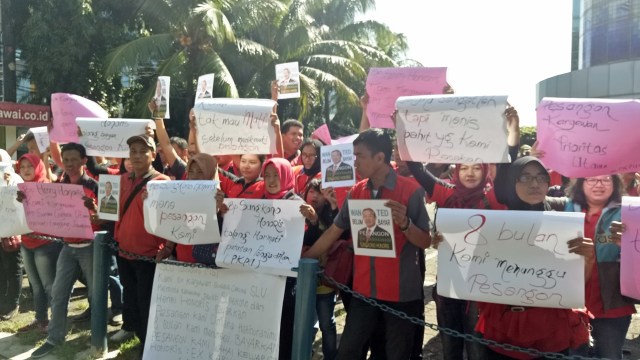 Aksi demonstrasi mantan karyawan sevel (Foto: Ela Nurlaela/kumparan)