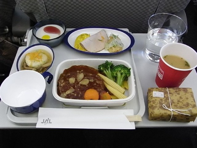 Makanan di Dalam Pesawat (Foto: flickr/Toyohara)