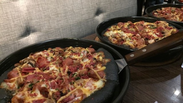 Black Pizza dan Meat Monsta (Foto: Safira Maharani/kumparan)