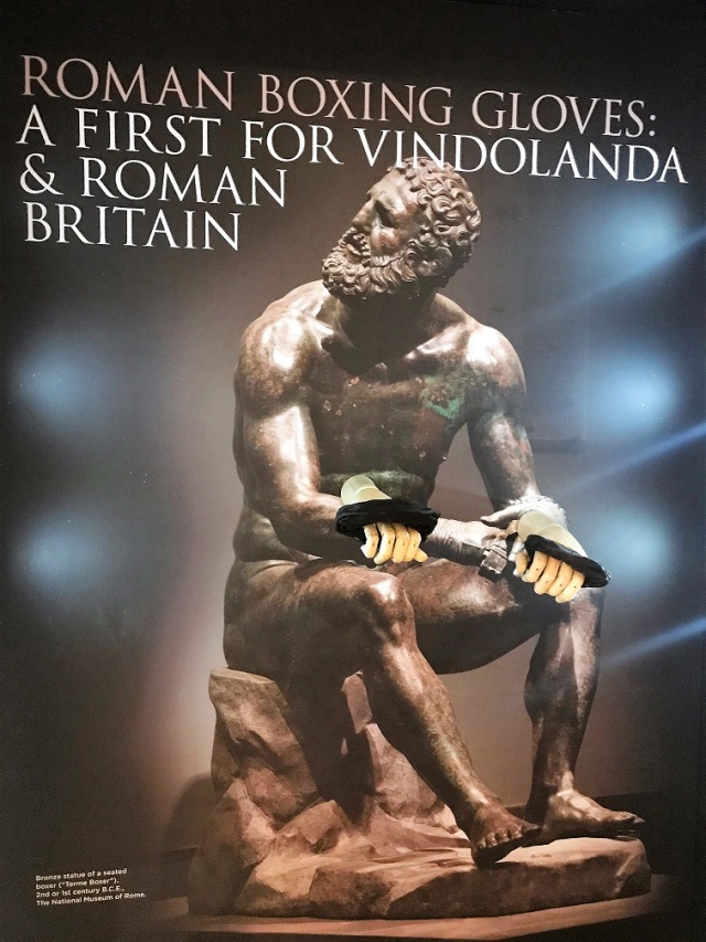Benda kulit diduga sarung tinju di masa Romawi. (Foto: The Vindolanda Trust)