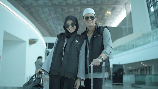 Zaskia Sungkar dan Irwansyah pergi umrah (Foto: Instagram/@jannahtravel)