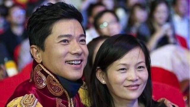 Robin Li dan istri. (Foto: AllTechAsia)