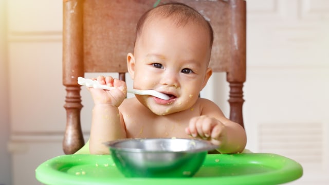 Ilustrasi bayi makan. Foto: Thinkstock