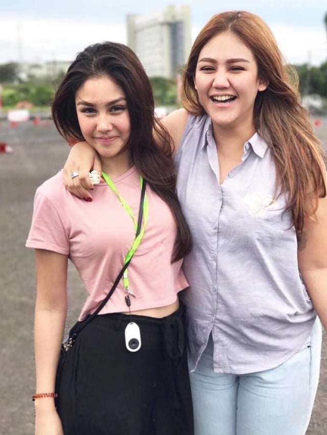 Vanesha Prescilla dan Sissy Prescillia. (Foto: Instagram/@vaneshaass)