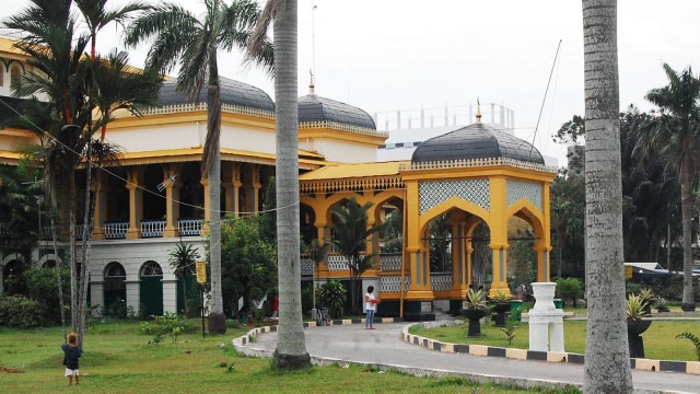 Dominasi warna kuning pada Istana Maimun. (Foto: Flickr/Mohd Azil Abdul Malek)