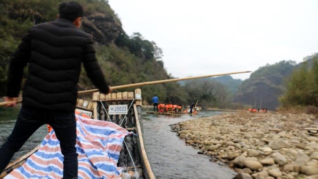 Main rakit di Wuyishan, China. (Foto: Feby Dwi Sutianto/kumparan)