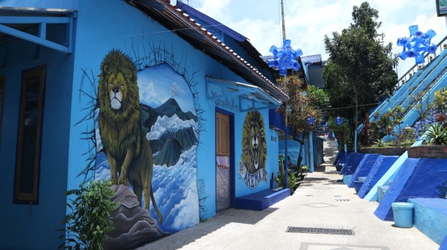 Kampung Biru Arema: Dulu Kumuh Kini Jadi Lokasi Wisata Baru (41511)