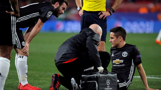Herrera mengalami cedera. (Foto: Reuters/Jon Nazca)