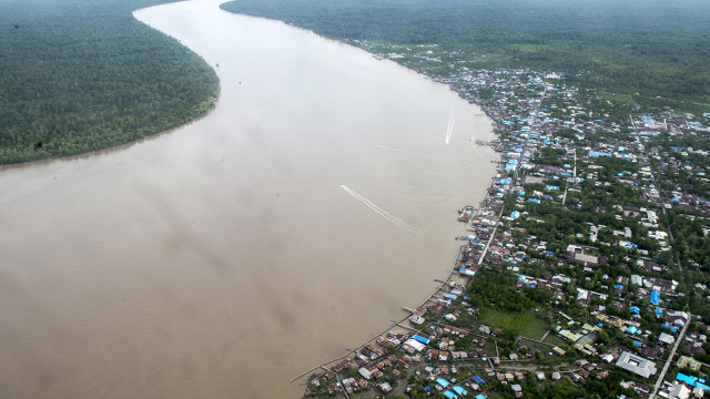 Suasana Perkampungan di Tepi Sungai, Asmat  (Foto: Antara Foto/ M Agung Rajasa)