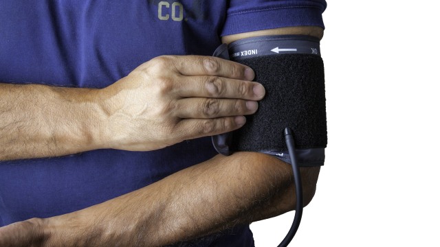 Pengecekan tekanan darah mandiri (Foto: Pexels)