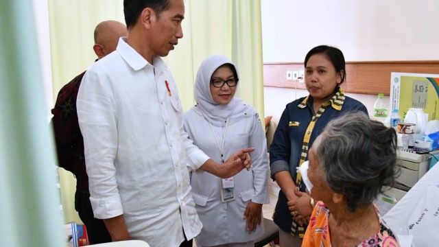 Jokowi di RSHS Bandung (Foto: Dok. Biro Pers Setpres)