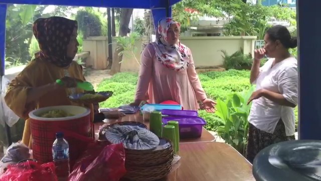 Podjok Halal, warung nasi murah untuk kaum Duafa. (Foto: Soejono Eben Saragih/kumparan)