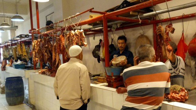 Pedagang daging sapi di Pasar Senen. (Foto: Resya Firmansyah/kumparan)
