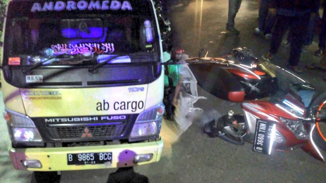 Kecelakaan Truk & Motor di Jakarta Timur (Foto: Twitter @TMCPoldaMetro)