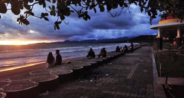 Berburu Potret Sunset di Pantai Citepus Sukabumi