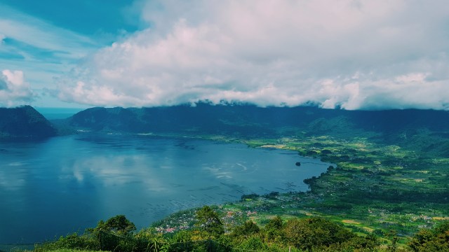 Panorama Danau Maninjau (Foto: Flickr/Sarah Putri)