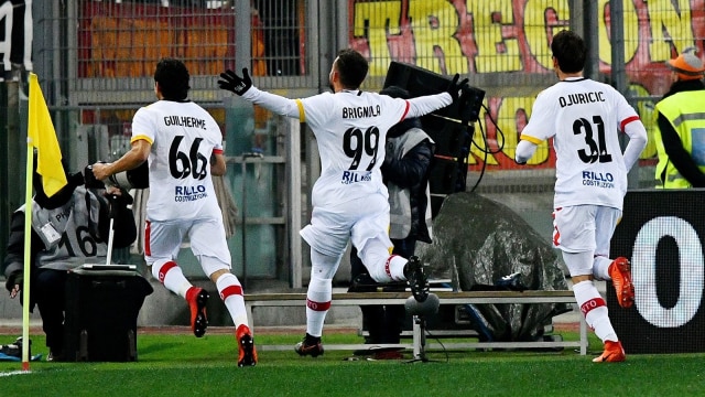 Selebrasi para pemain Benevento di Olimpico. (Foto: AFP/Vincenzo Pinto)