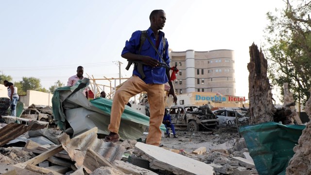 Ledakan bom di Mogadishu (Foto: REUTERS/Feisal Omar)