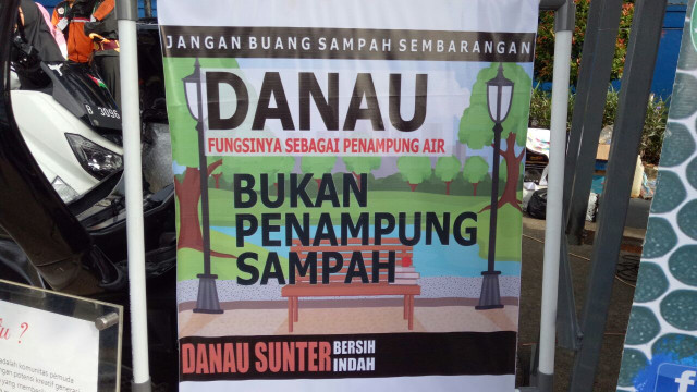 Poster unik di Festival Danau Sunter (Foto: Ochi Amanaturrosyidah/kumparan)