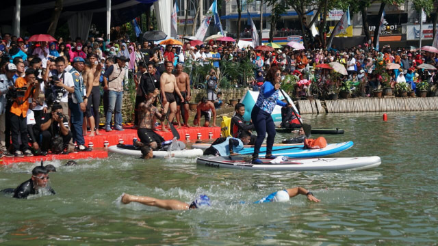 Sandi vs Susi di Festoval Danau Sunter (Foto: Iqbal Firdaus/kumparan)