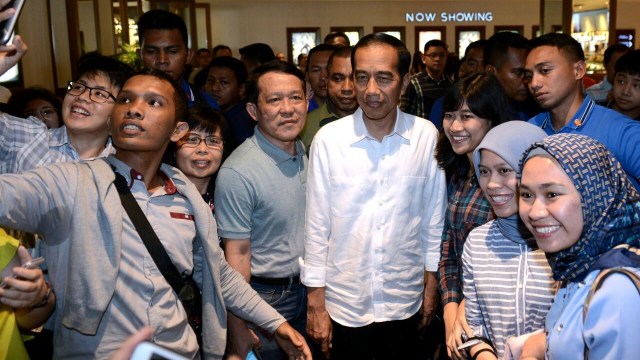 Jokowi Nonton Dilan 1990 di XXI Sency (Foto: Biro Pers Setpres)