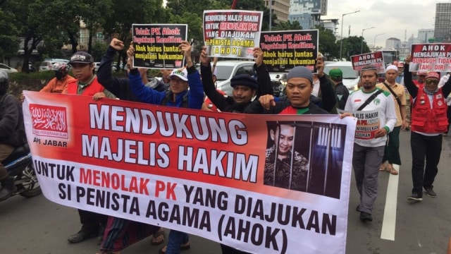 Aksi Massa Tolak PK Ahok (Foto: Fachrul Irwinsyah/kumparan)