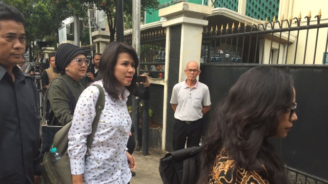 Fifi Letty dan Josepina Agtha Tiba di PN Jakut (Foto: Soejono Saragih/kumparan)