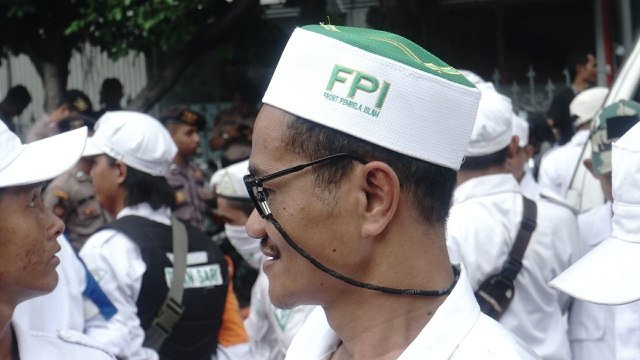 Anggota FPI saat berdemo di sidang, Ahok Foto: Irfan Adi Saputra/kumparan