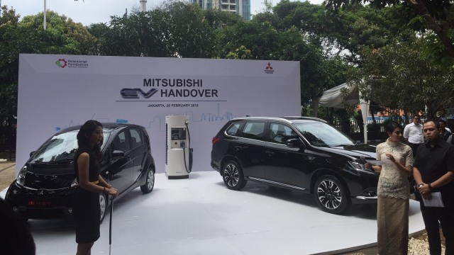 Serah terima mobil listrik dari Mitsubishi  (Foto: Siti Maghfirah/kumparan)