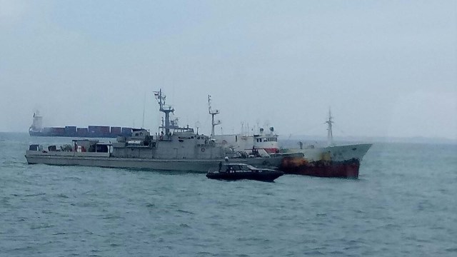 TNI AL Tangkap Kapal Ikan Asing di Bintan. (Foto: Dok. Dispen Koarmabar)