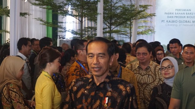Jokowi Meninjau Pabrik Bahan Baku Obat di Cikarang (Foto: Yudhistira Amsal/kumparan)