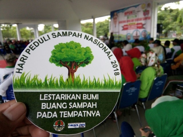 Rintara Jaya Sulawesi Tenggara Bagikan Pesan Peduli Sampah di Peringatan HPSN Kota Baubau (1)