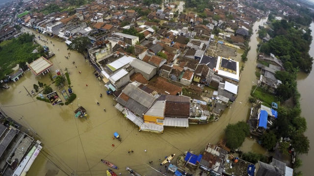 Banjir Masih Rendam Kabupaten Bandung, Ribuan Warga Di Pengungsian ...