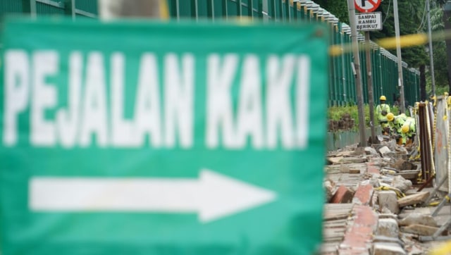 Penataan trotoar di Jalan Gatot Subroto (Foto: Jamal Ramadhan/kumparan)