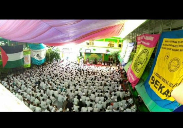 Ratusan siswa duduki SMK Binakarya Mandiri