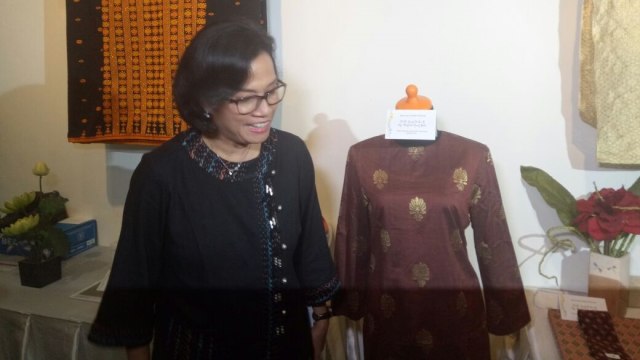 Sri Mulyani melihat lelang milik pejabat (Foto: Nicha Muslimawati/kumparan)