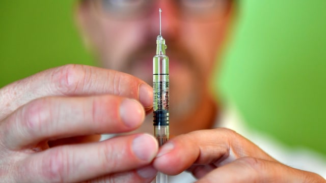 Ilustrasi vaksin flu (Foto: AFP/GEORGES GOBET)