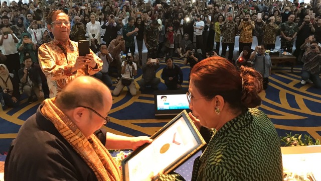 Menteri KKP Susi Pudjiastuti dapatkan Rekor MURI (Foto: Istimewa)
