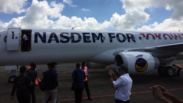 Pesawat Nasdem for Jokowi  (Foto: Rafyq Pandjaitan/kumparan)