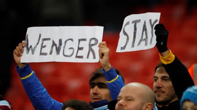 Dukungan untuk Arsene Wenger. (Foto: Reuters/Carl Recine)