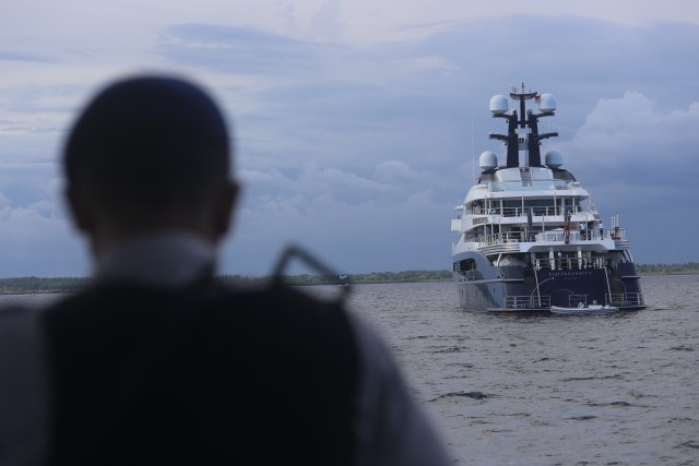 Kapal pesiar "Equanimity" (Foto: AFP/Rully Prasetyo )
