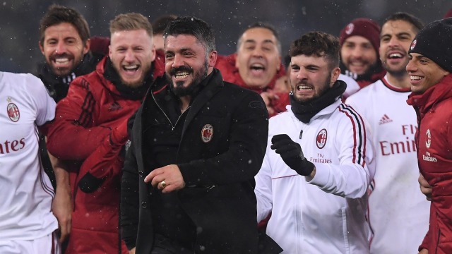 Pemain Milan berselebrasi bersama Gattuso. (Foto: Reuters/Alberto Lingria)